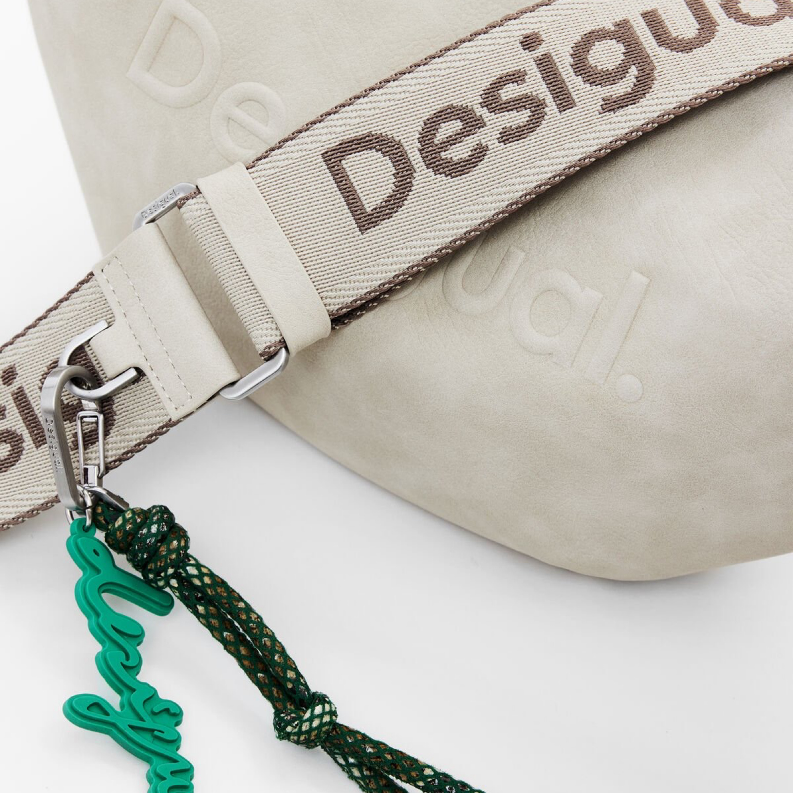Дамска бяла чанта Desigual Women Shoulder Bag 25WAXPB3 Close-Up