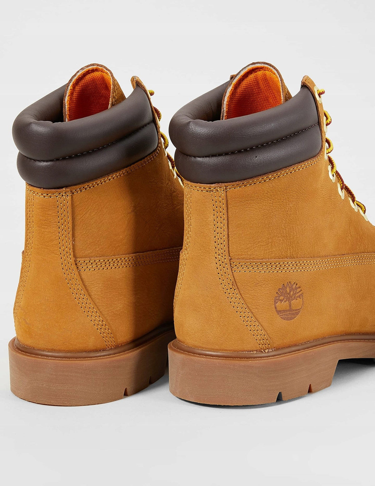 Men’s ankle boots Timberland 6-inch
TB1A27TP 231 Beige heels view
