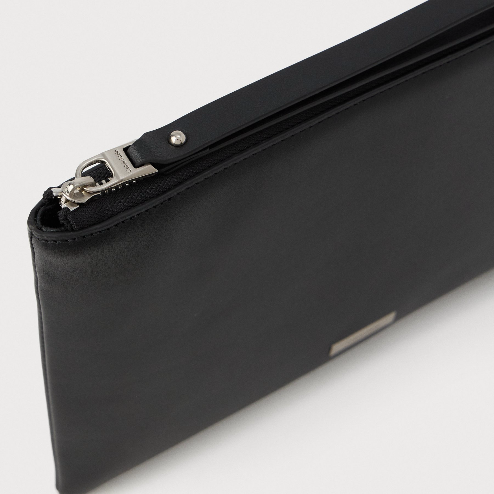 Мъжка клъч чанта Men’s clutch bag Calvin Klein
LV04D1110G UB1 detail view