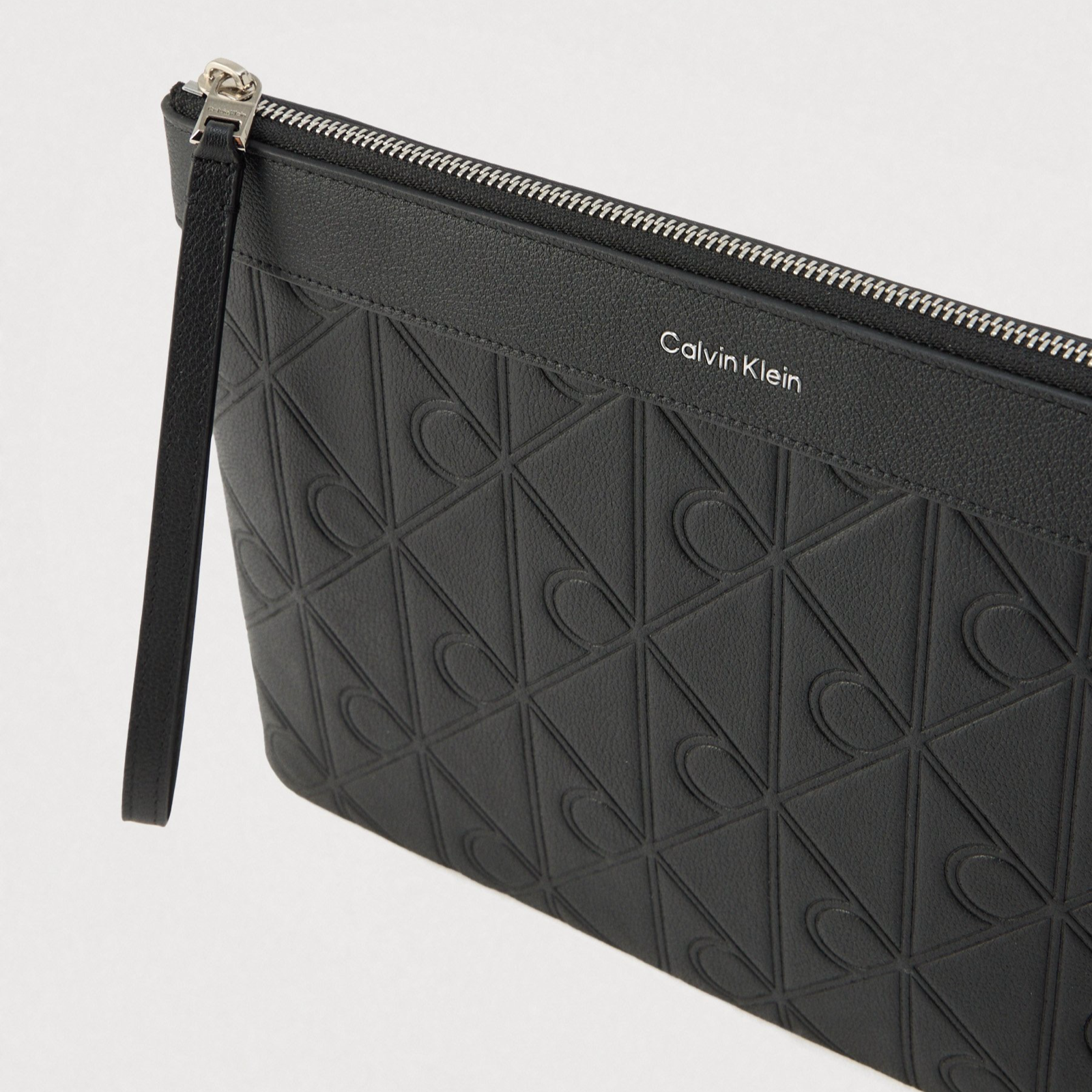 Клъч чанта Men’s clutch bag Calvin Klein
LV04D1180G UB1 Black close up view