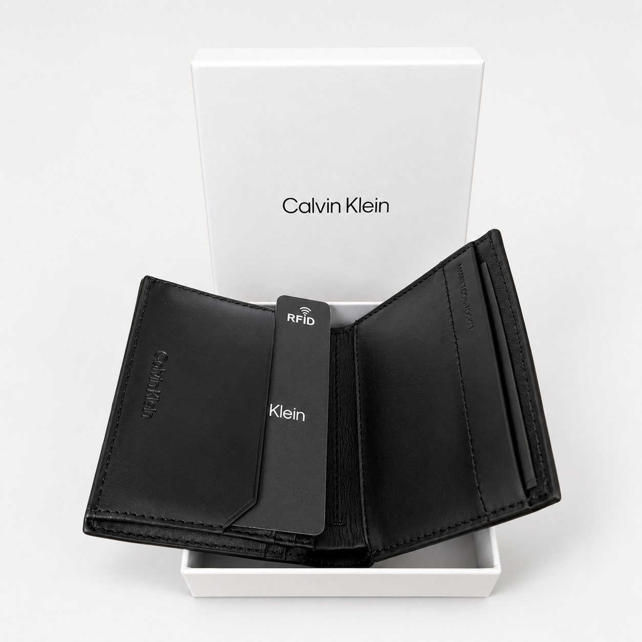 Мъжки вертикален портфейл Men's vertical wallet Calvin Klein K50K510196 0II Black inside view