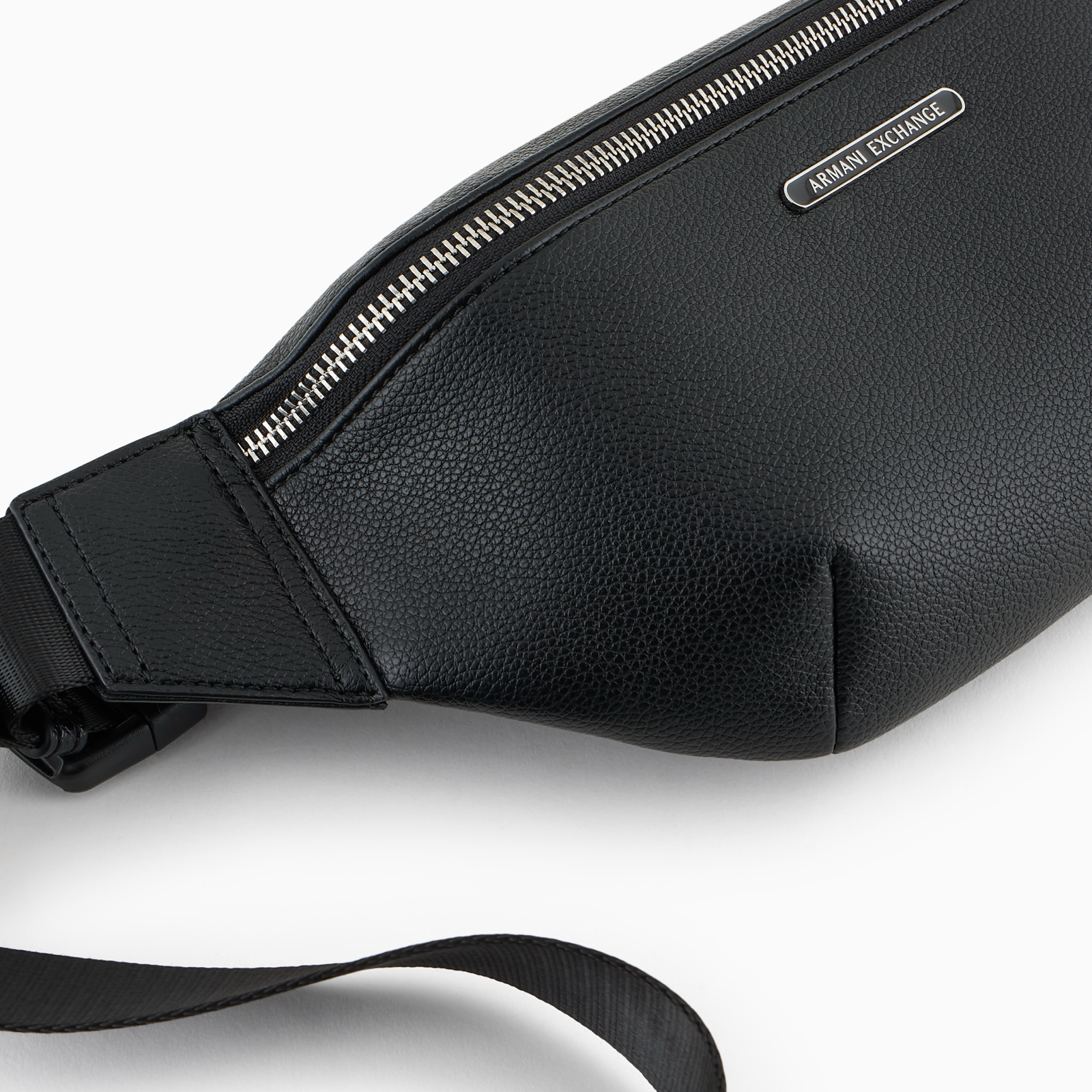 Мъжка чанта банан Men’s waist bag Armani Exchange XM000848 AF12134 UC001 close up view