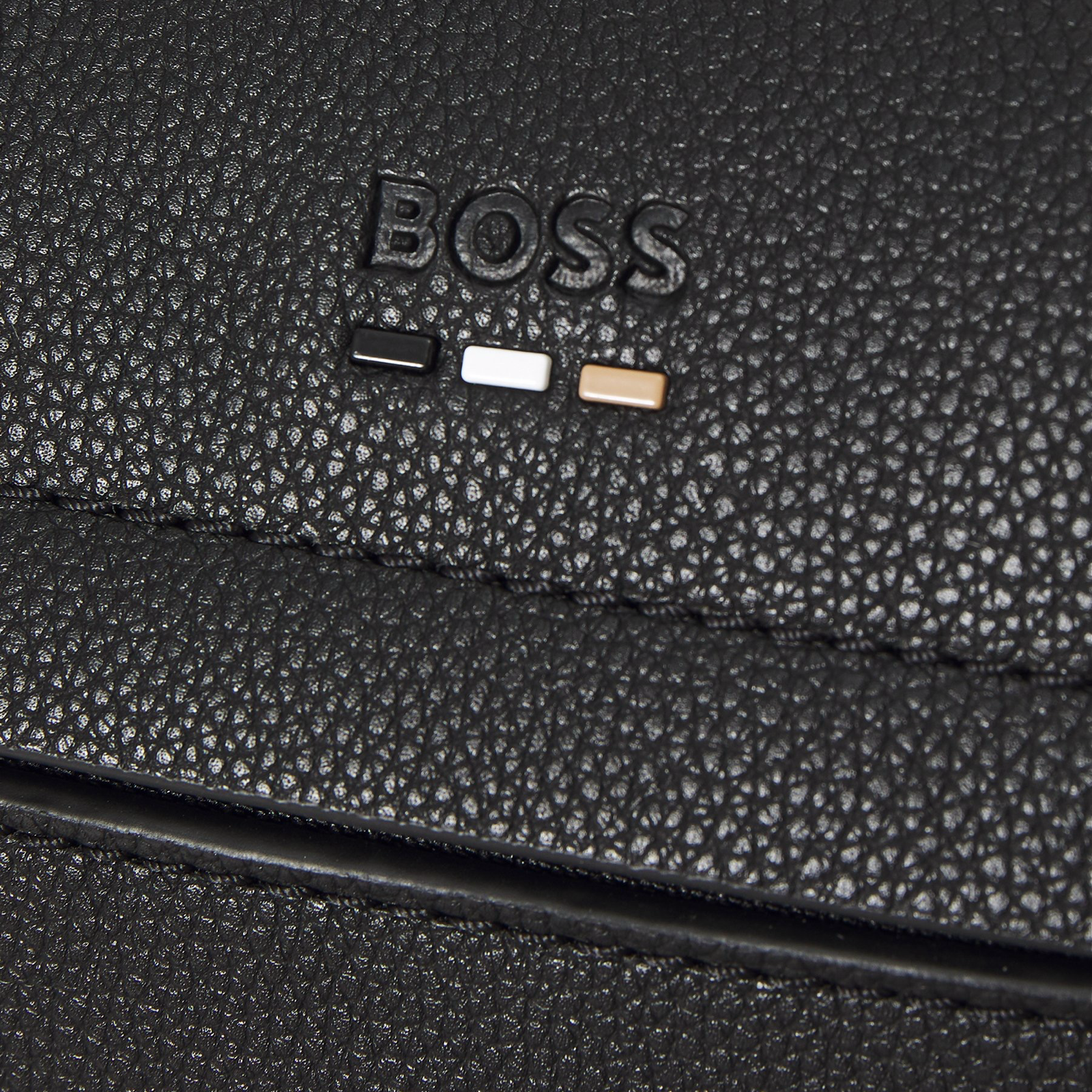 Козметична чанта Men’s wash bag Boss
50537003 001 Black logo view