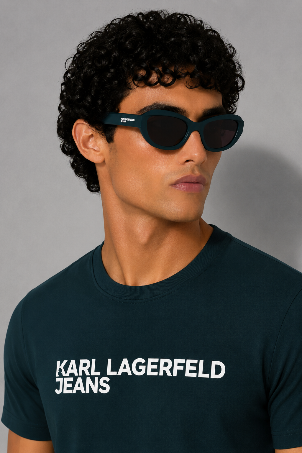 Слънчеви очила Unisex sunglasses Karl Lagerfeld Jeans KLJ6200S 427 Petrol lifestyle view