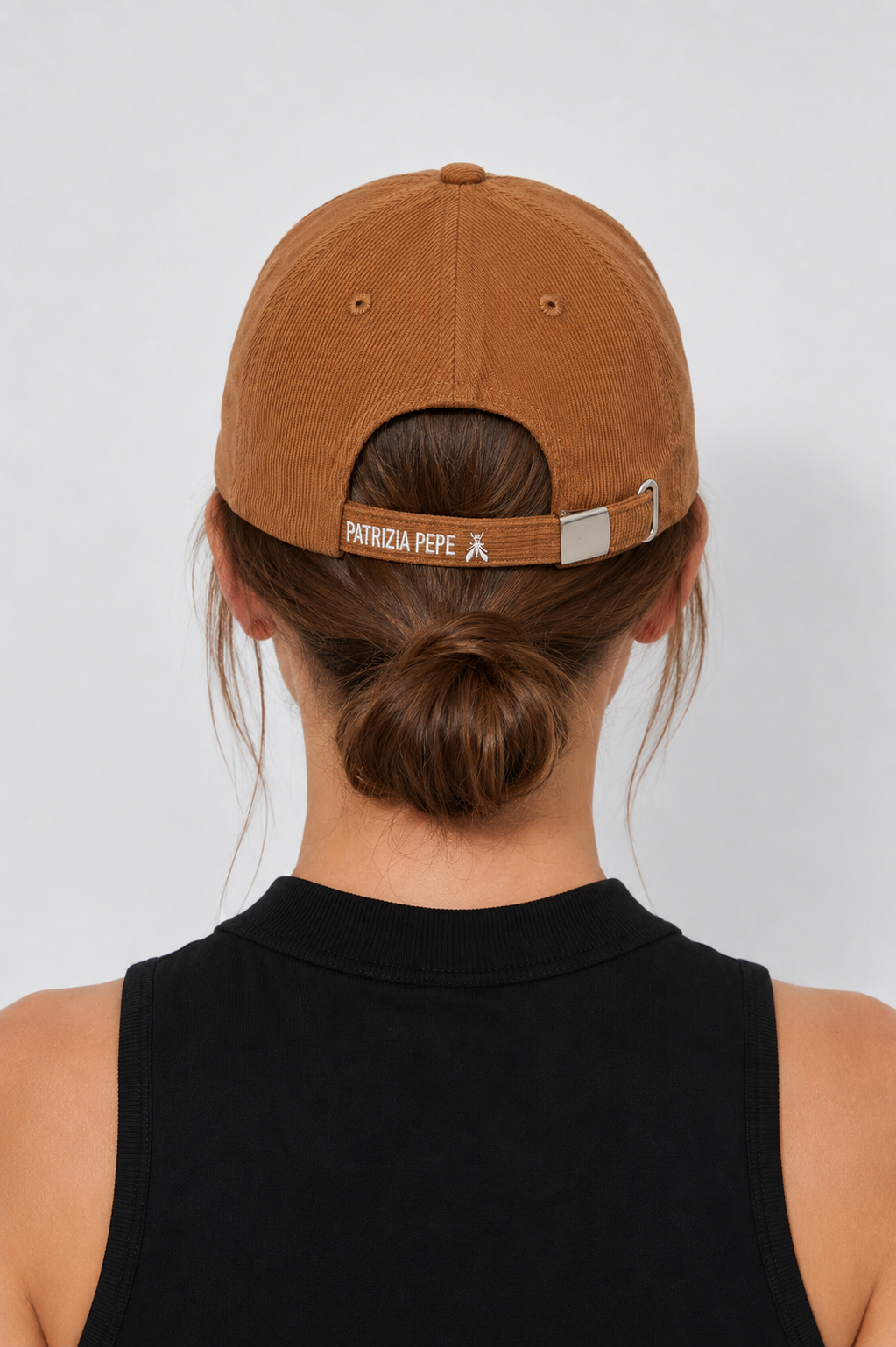 Дамска шапка с козирка Women’s cap Patrizia Pepe 8F1651 A476 B524 Camel Beige lifestyle back view