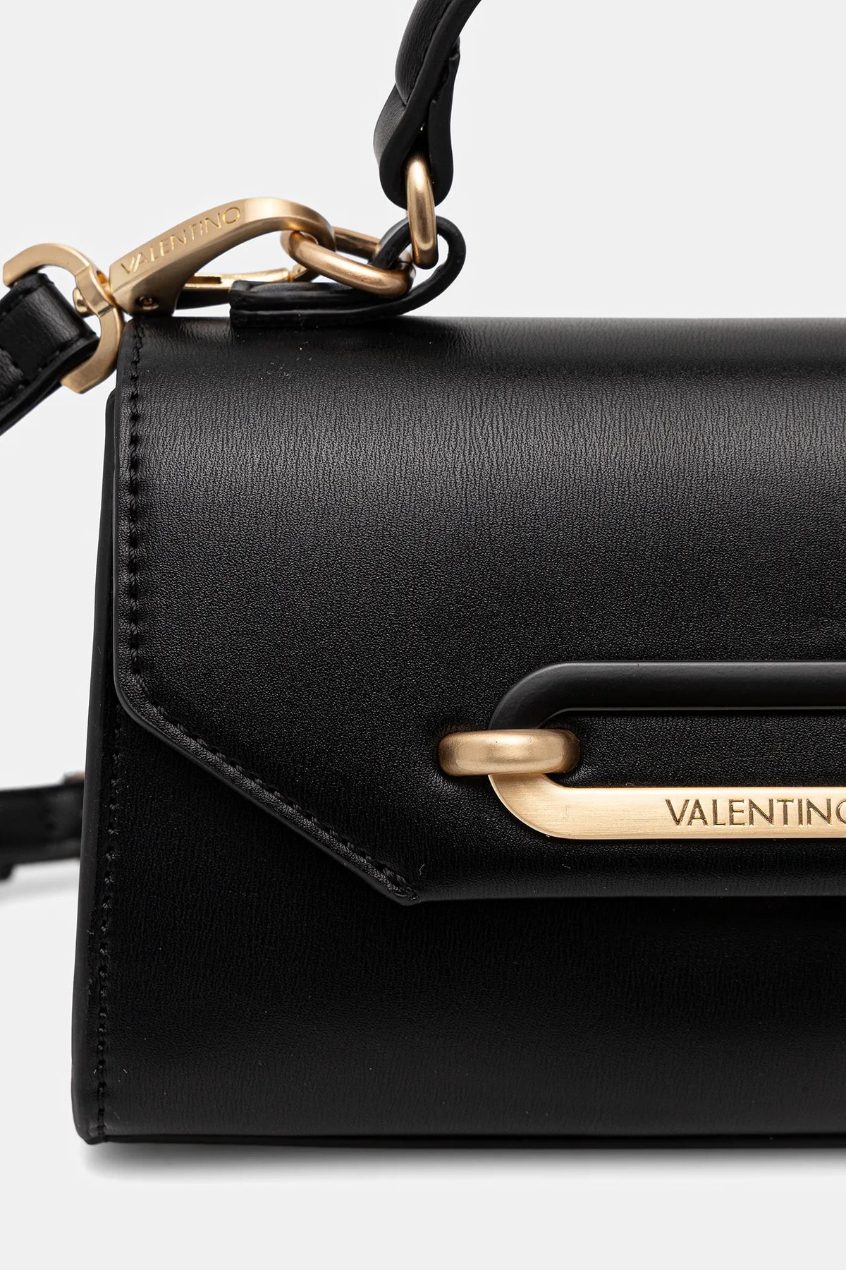 Women’s handbag Mario Valentino WHY RE
VBS9E128 Black close up view