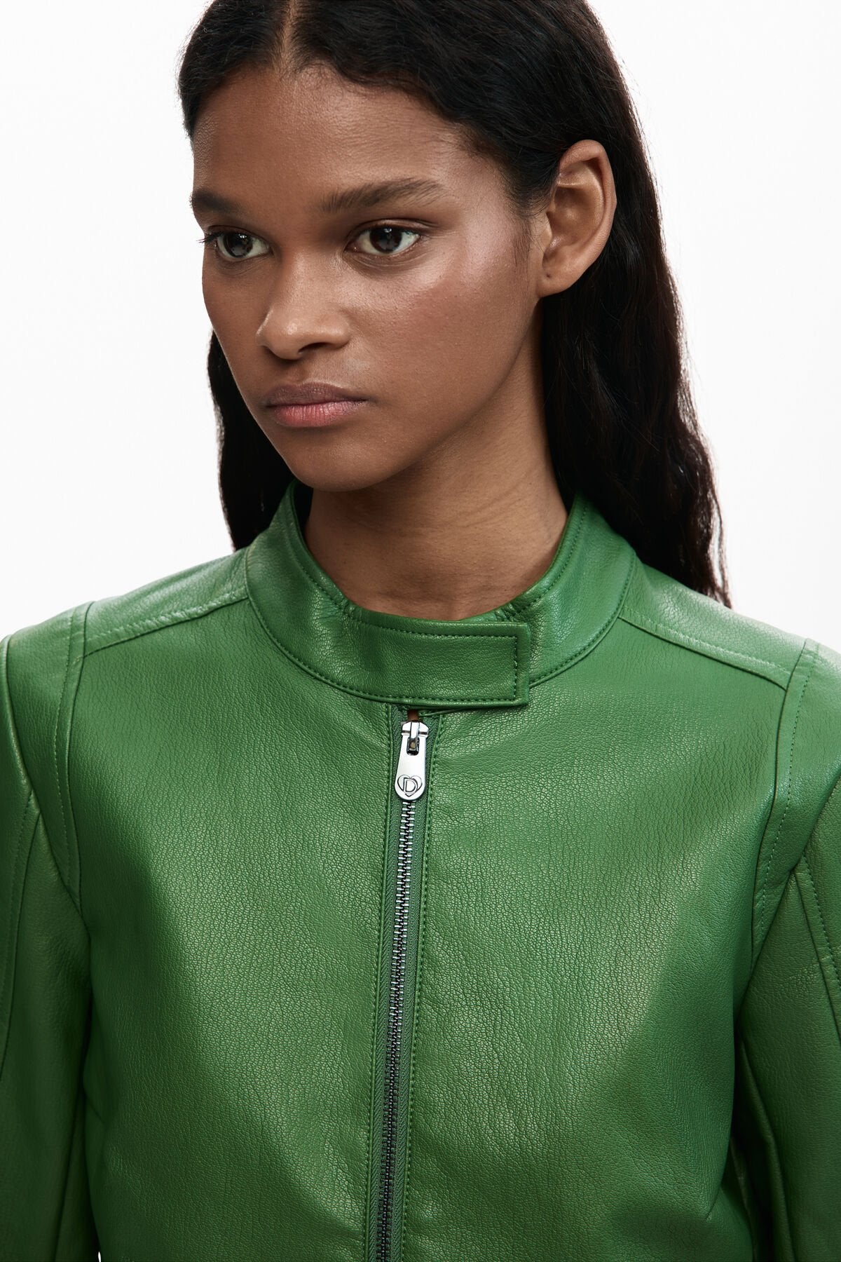 Дамско кожено яке Women’s leather jacket Desigual 26SWEW094129 Green close up view