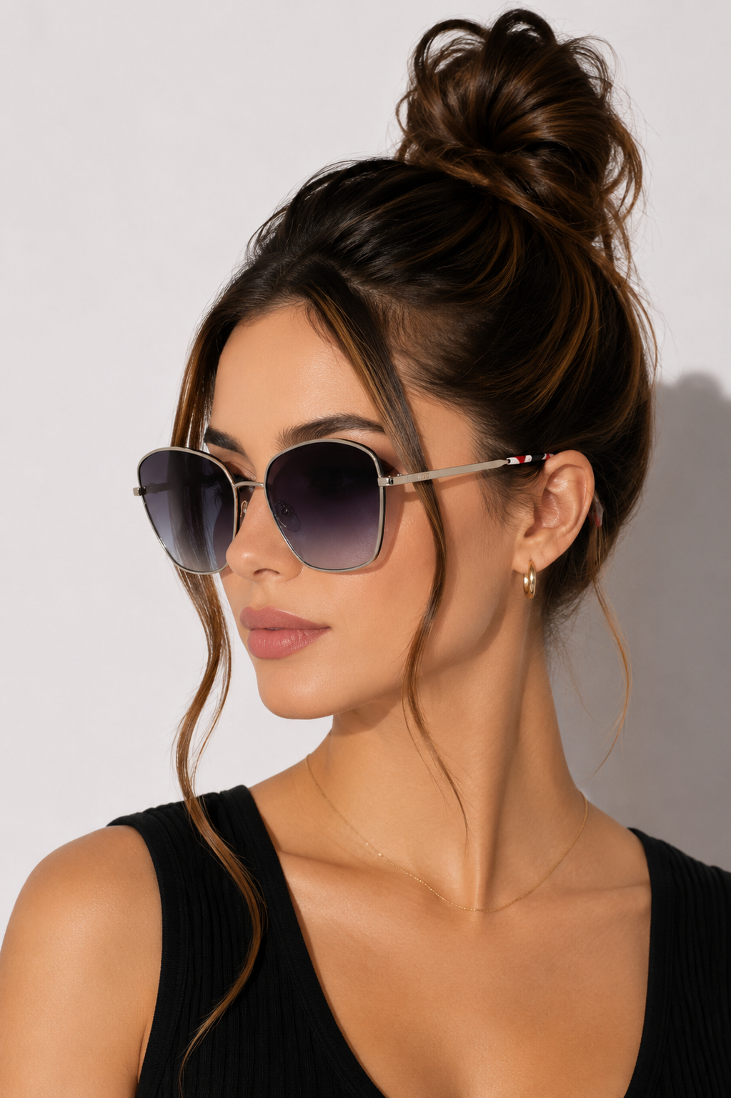 Слънчеви очила Women’s metal sunglasses LIU JO LJ157S 040 lifestyle view