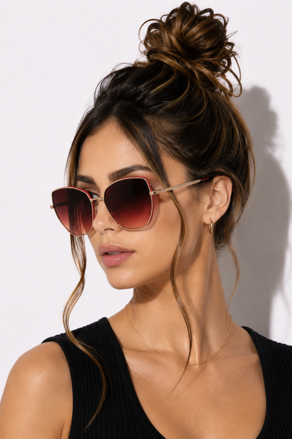 Дамски слънчеви очила Women’s metal sunglasses LIU JO LJ159S 770 lifestyle view