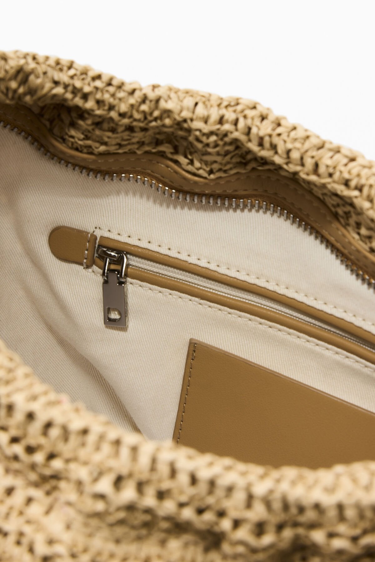 Дамска чанта Women’s raffia handbag Desigual
26SAXO01 1014 inside view