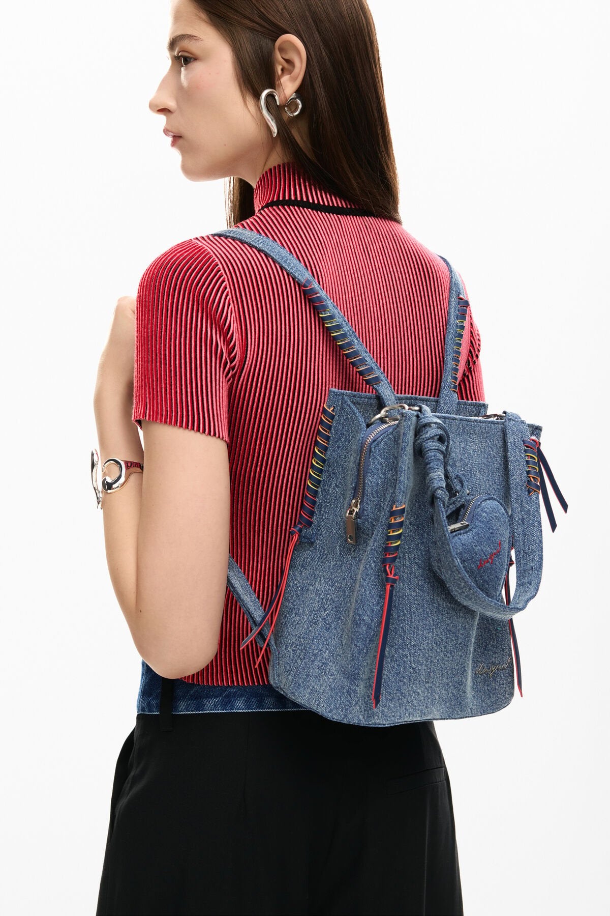 Дамска раница Women’s rucksack Desigual
26SAKD08 5005 Denim Blue lifestyle back view