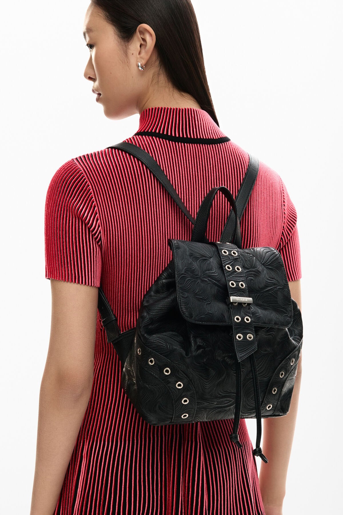 Дамска раница Women’s rucksack Desigual
26SAKP04 2000 Black lifestyle view
