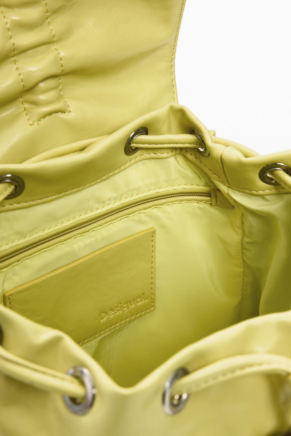 Дамска раница Women’s rucksack Desigual
26SAKP10 4013 Yellow inside view