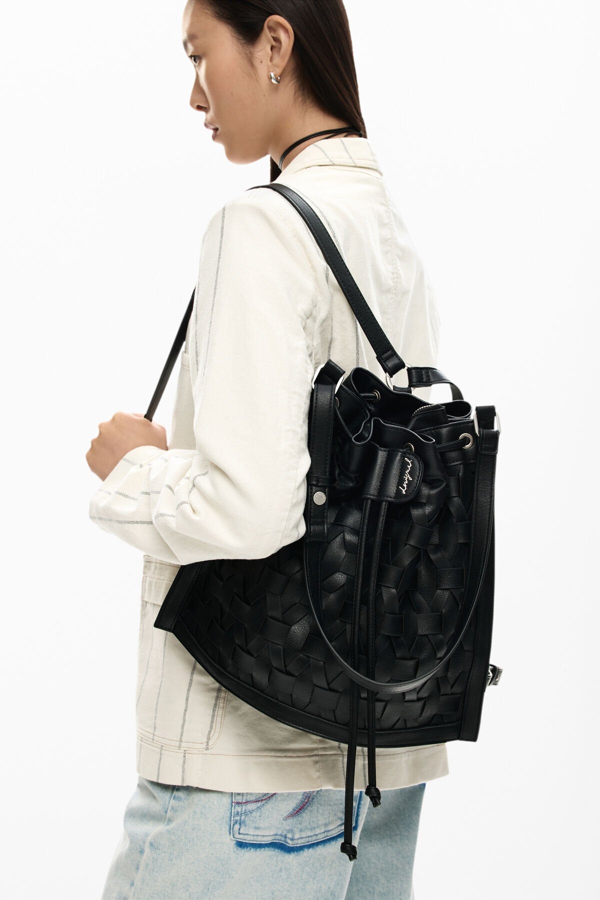 Дамска раница Women’s rucksack Desigual
26SAKP132000 Black lifestyle view