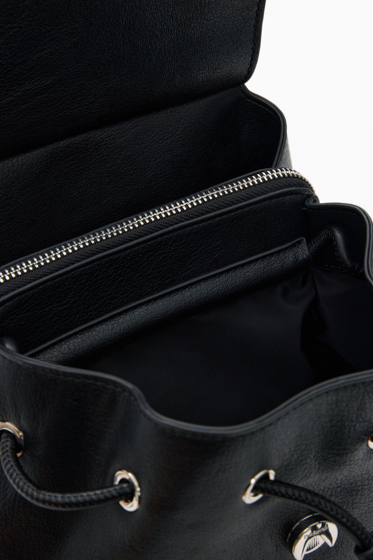 Дамска раница Women’s rucksack Desigual
26SAKP19 2000 Black inside view