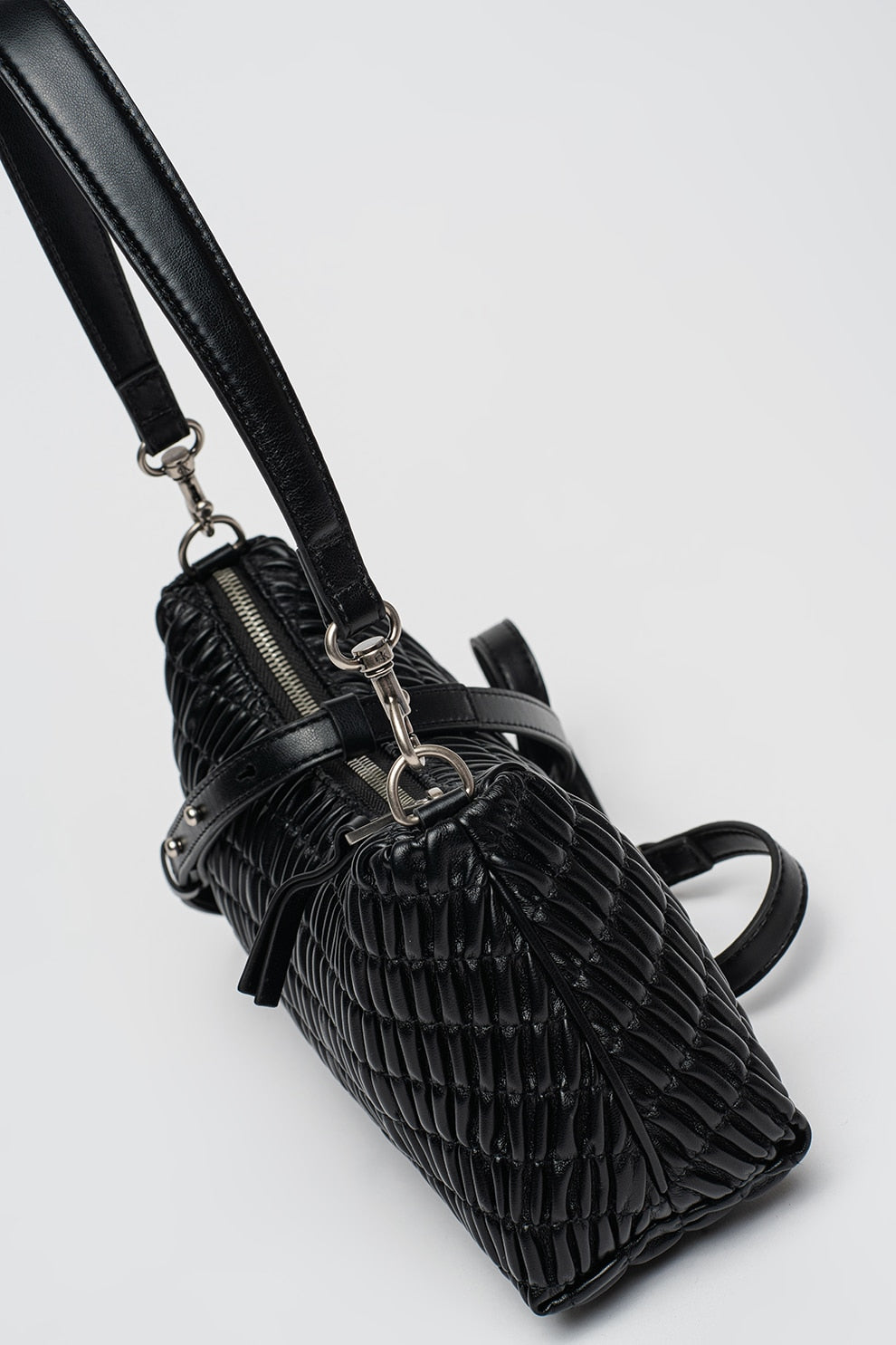Дамска чанта за рамо Women’s shoulder bag Calvin Klein LV04K3088G UB1 side view