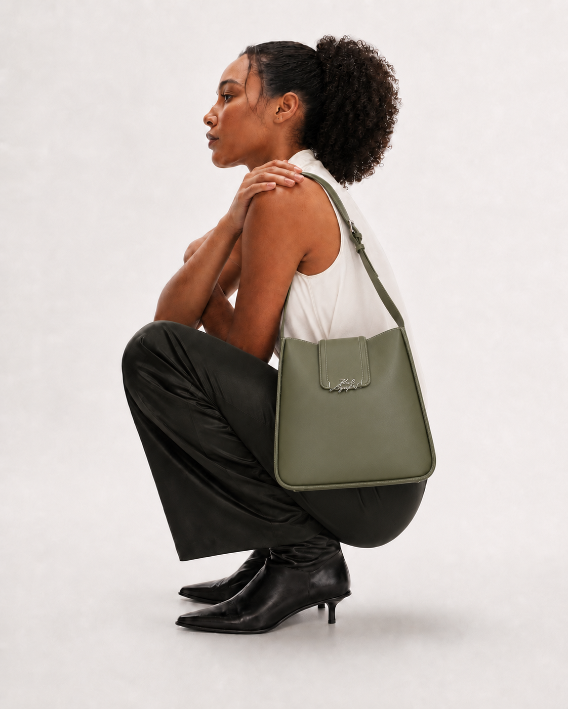 Дамска чанта за рамо Women’s shoulder bag Karl Lagerfeld K/Signature ASW300401LB Olive Green lifestyle view