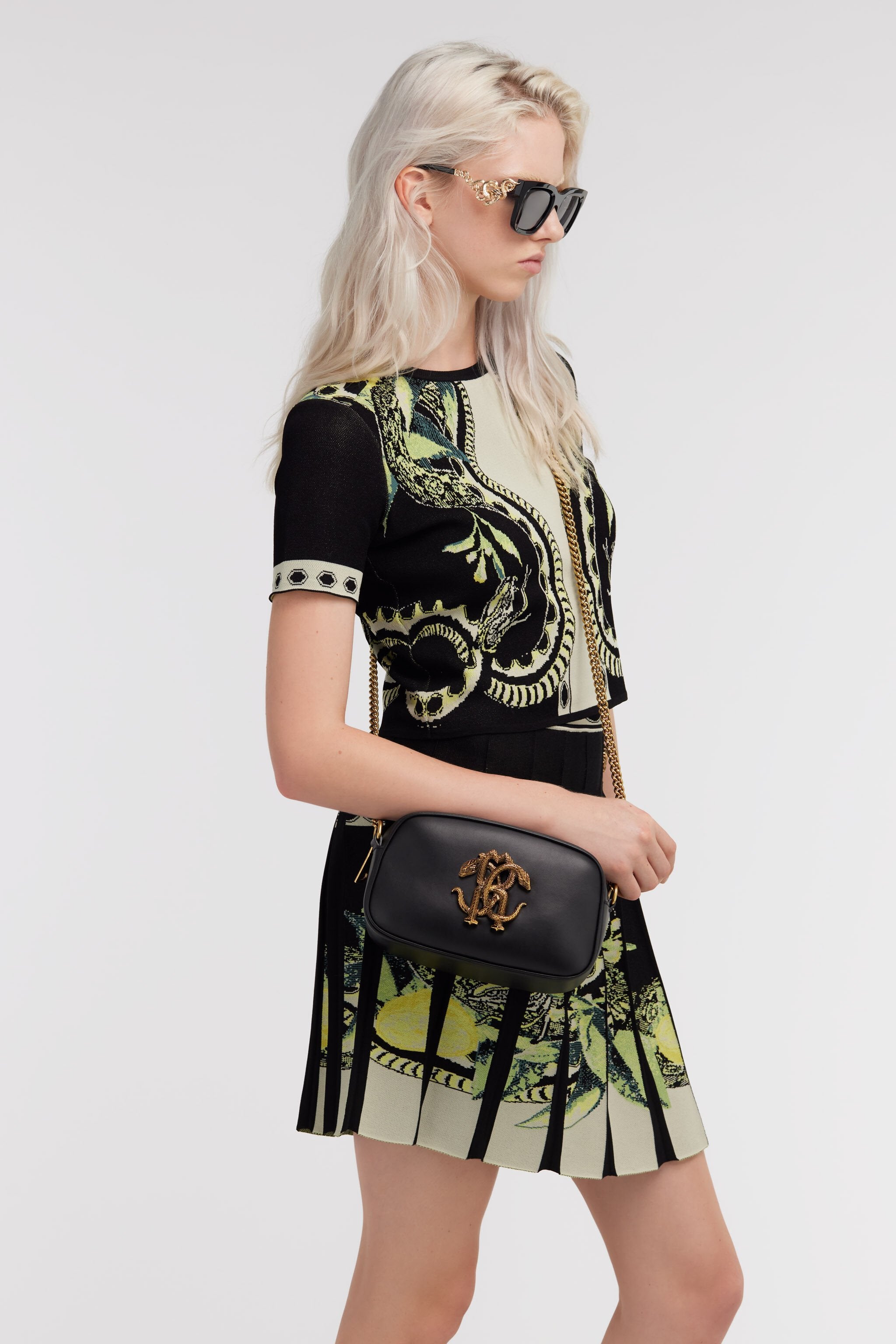 Дамска чанта за рамо Women’s shoulder bag Roberto Cavalli SKB010 PZ172 05051 Black lifestyle view