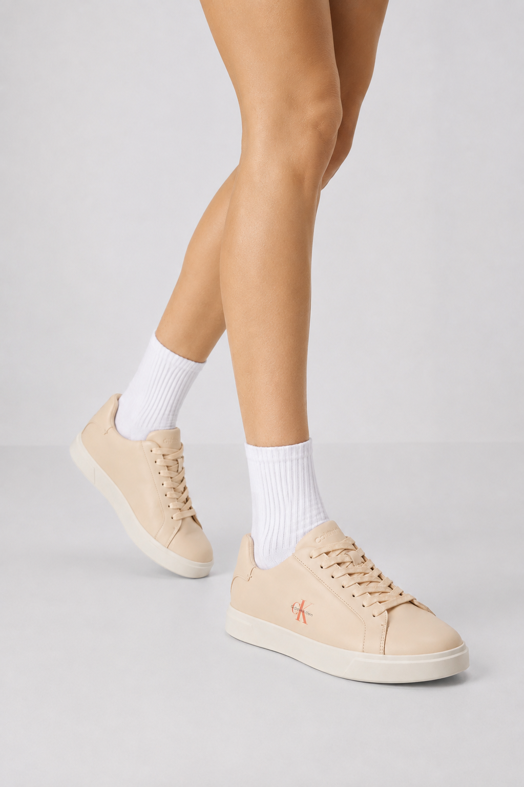 Дамски кецове Women’s sneakers Calvin Klein
HW0HW03146 0F4 Beige lifestyle view