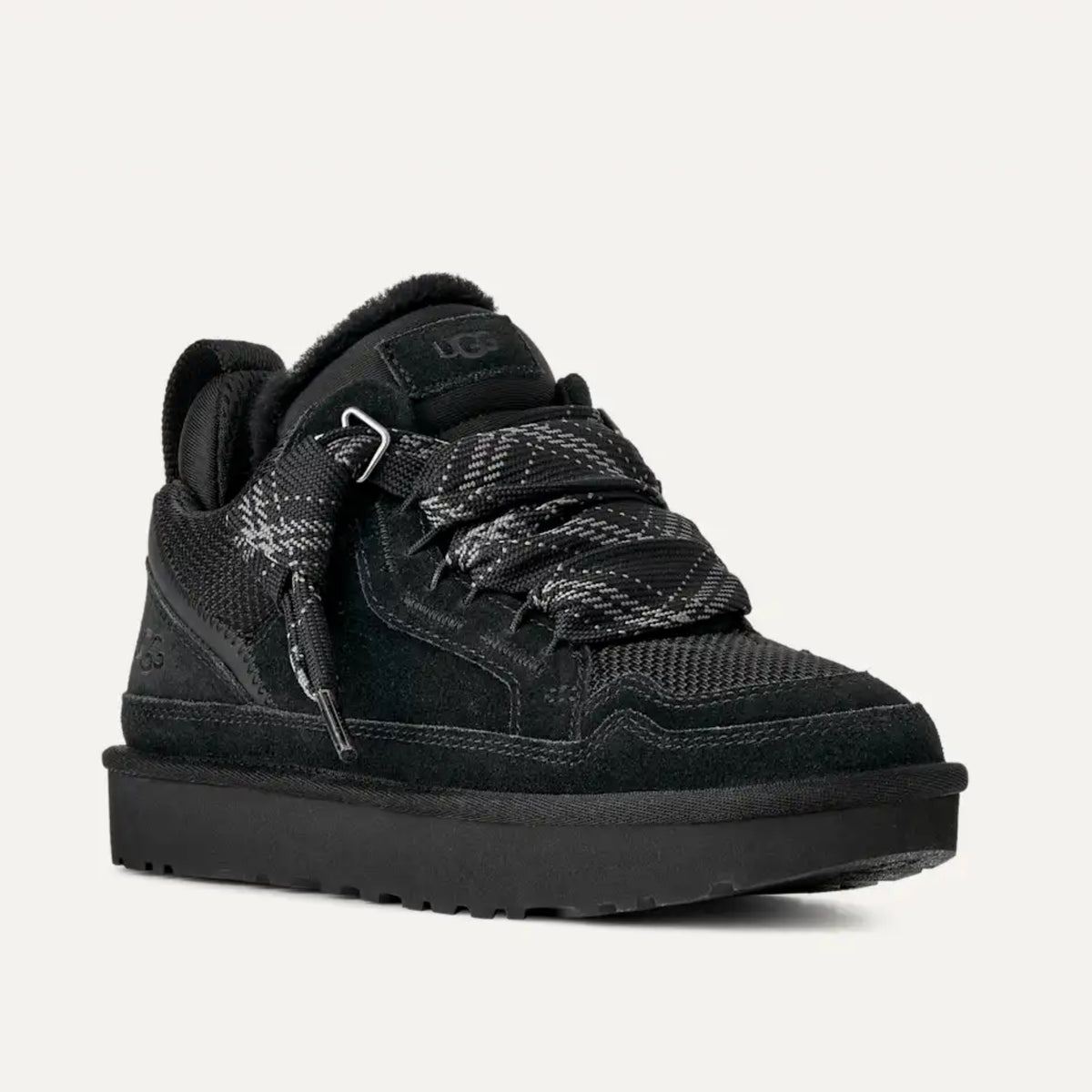 Pantofi sport pentru femei UGG Lowmel 1144032 (negru) Vedere din unghi