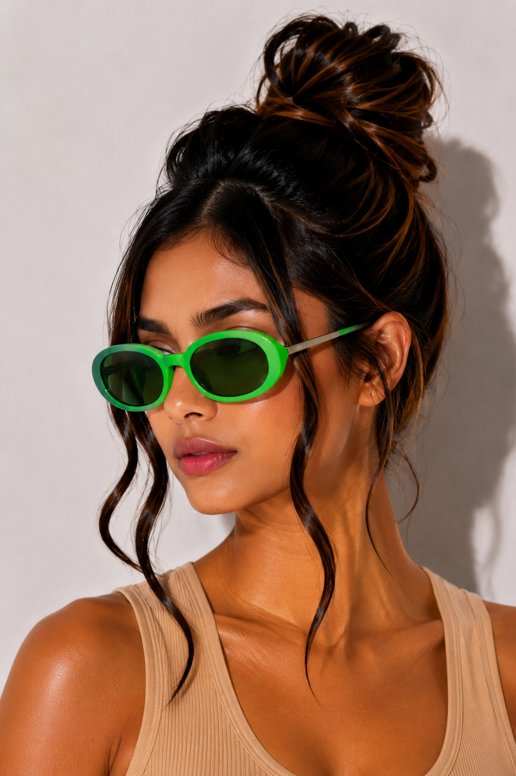 Дамски слънчеви очила Women’s sunglasses Guess GU8277 93N Green lifestyle view
