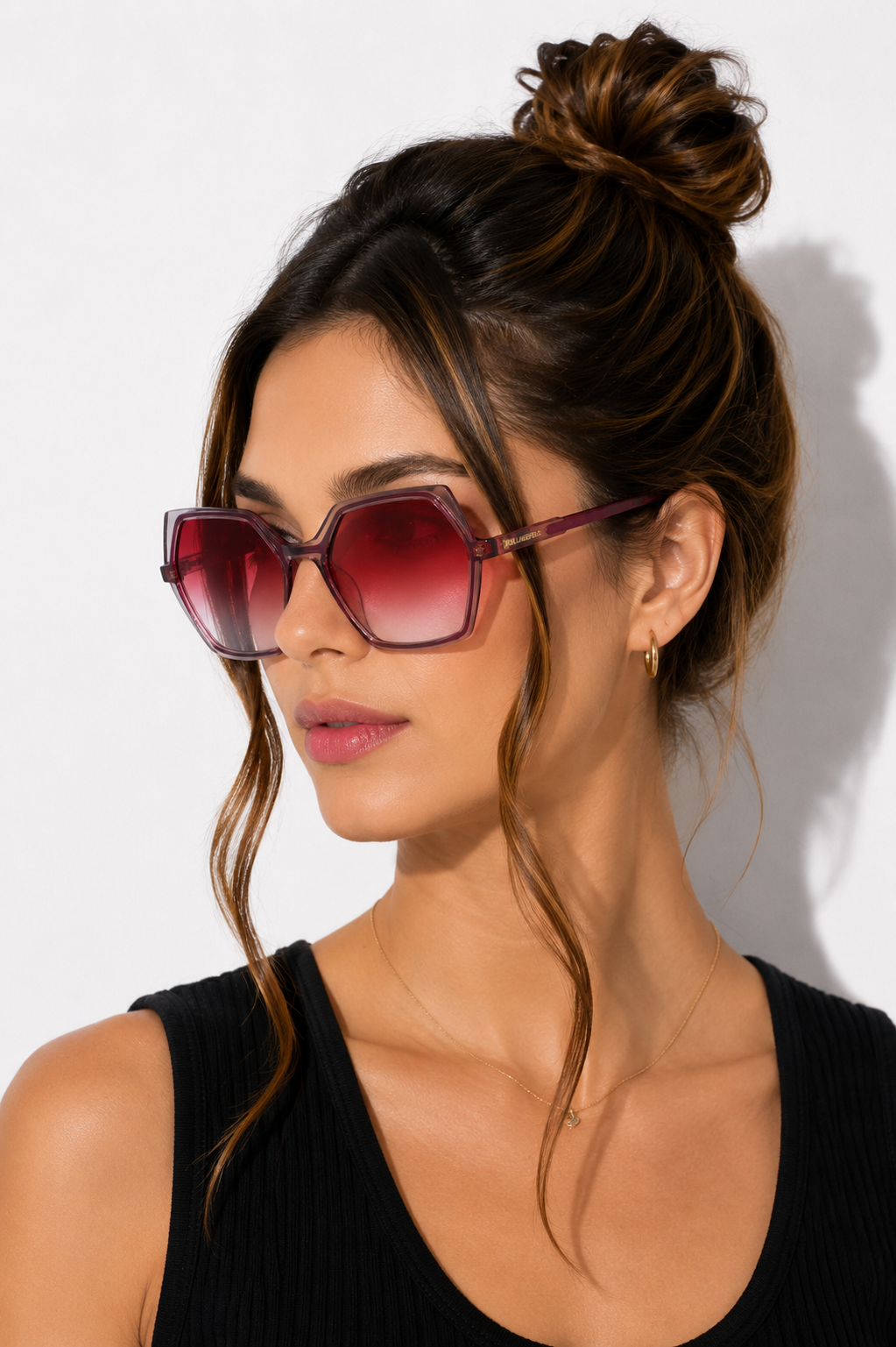 Дамски слънчеви очила Women’s sunglasses KARL LAGERFELD KL6083S 626 Red lifestyle view