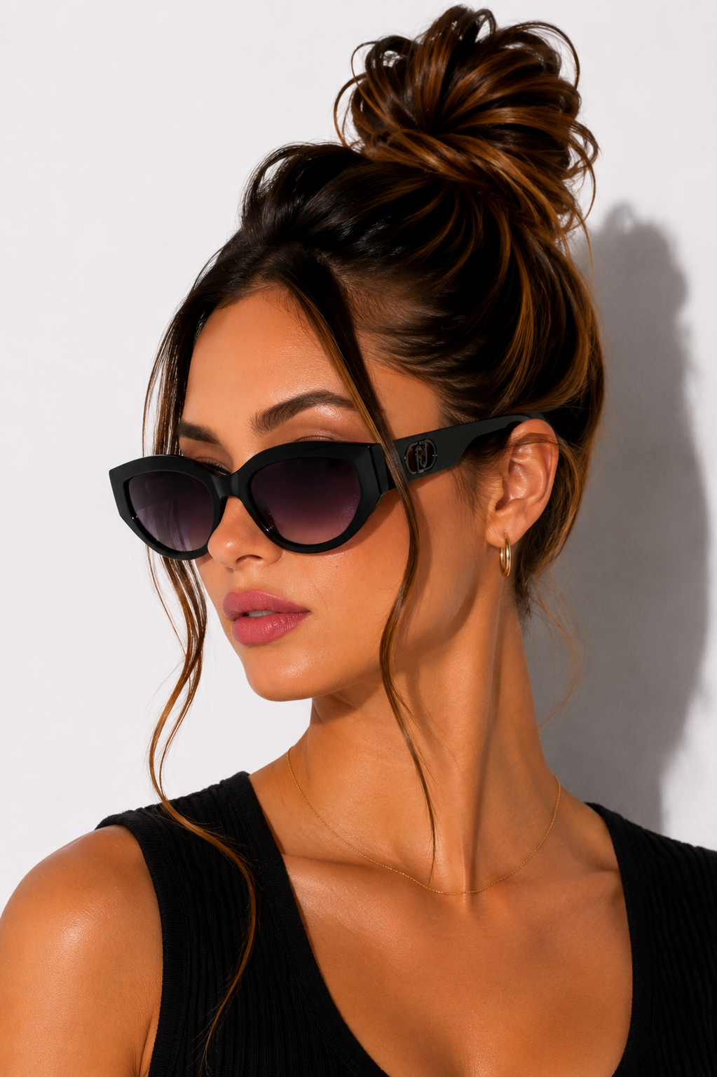 Дамски слънчеви очила Women’s sunglasses LIU JO LJ800S 001 Black lifestyle view