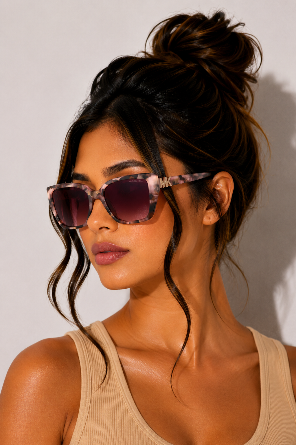 Дамски слънчеви очила Women’s sunglasses MICHAEL KORS MK2199-39468H lifestyle view