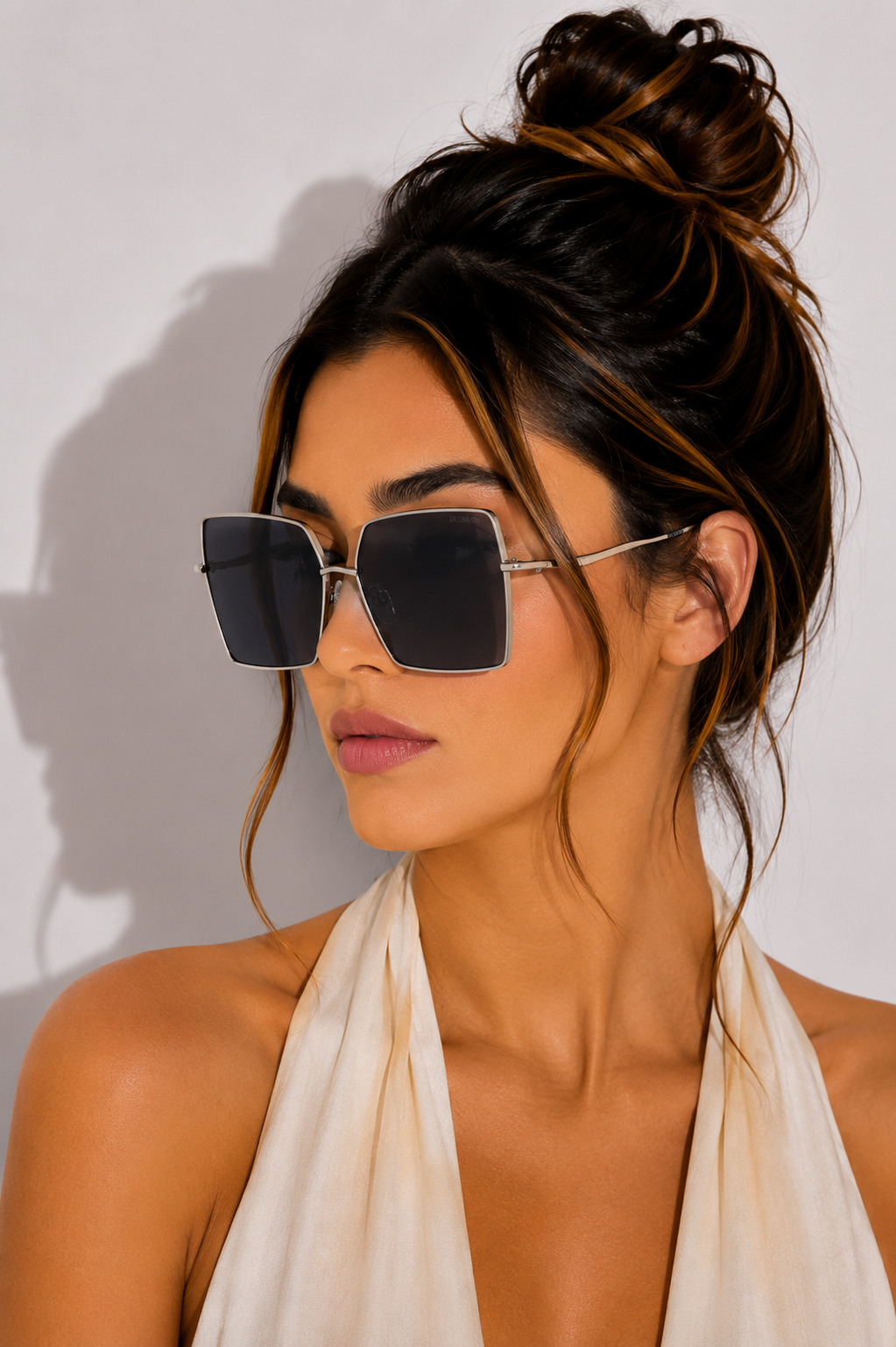 Дамски слънчеви очила Women’s sunglasses Trussardi TSW3010 03A Silver lifestyle view