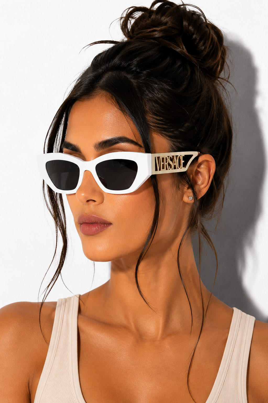 Дамски слънчеви очила Women’s sunglasses VERSACE VE4432U40187 White lifestyle view
