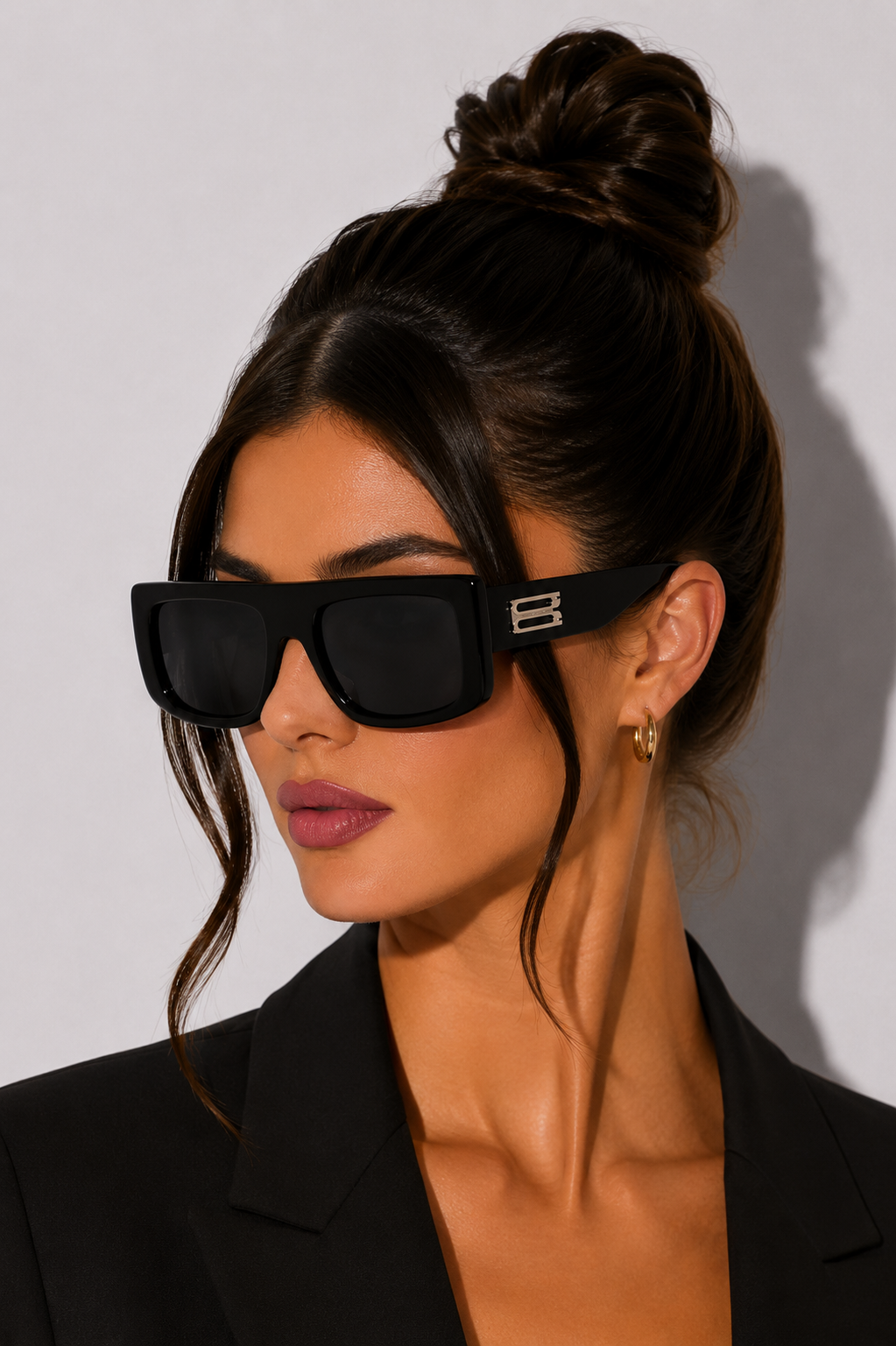 Дамски слънчеви очила Women’s sunglasses VICTORIA BECKHAM VB677S 001 Black lifestyle view
