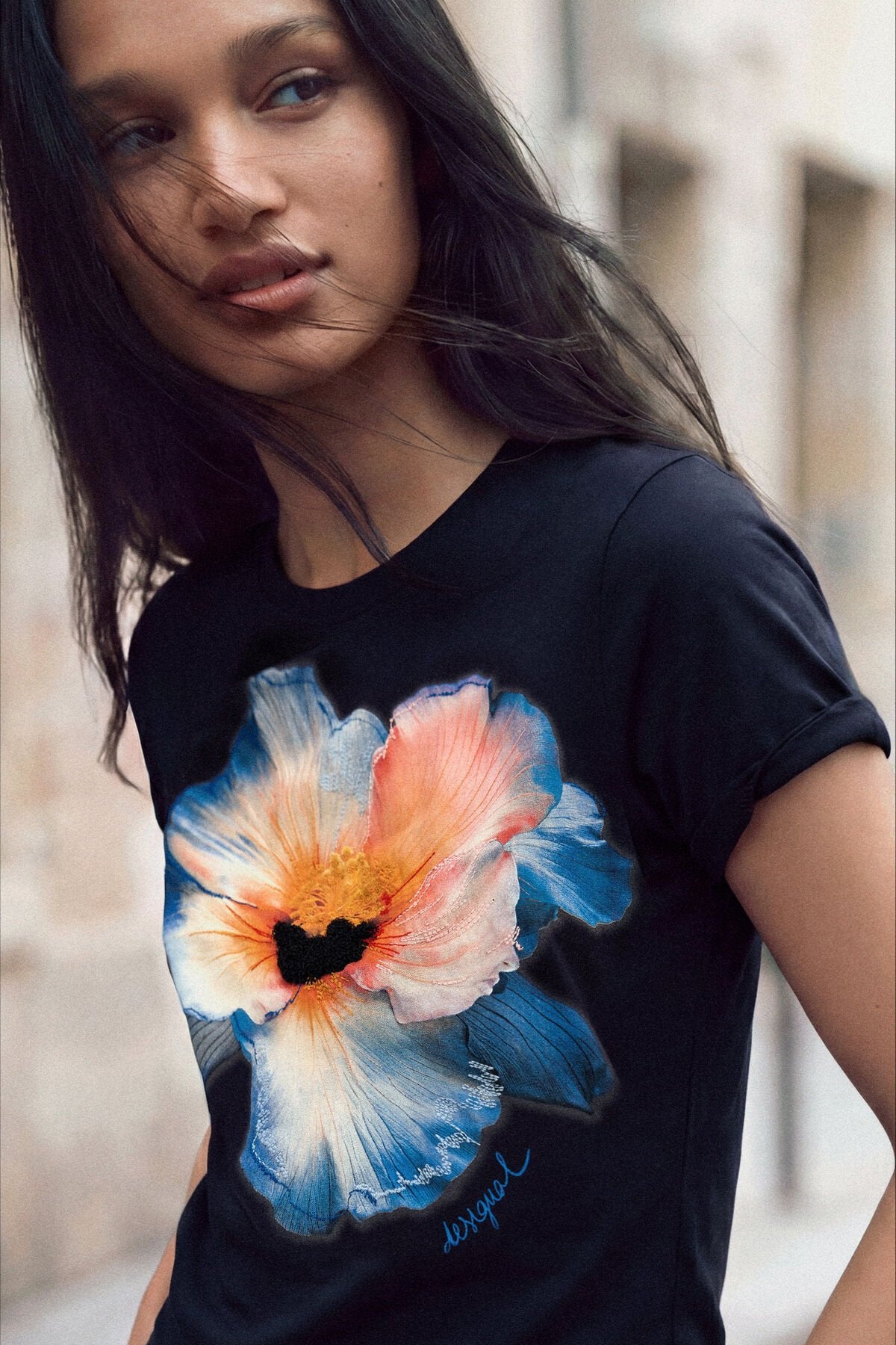 Дамска тениска Women’s t-shirt Desigual
26SWTK035000 Dark Blue close up view