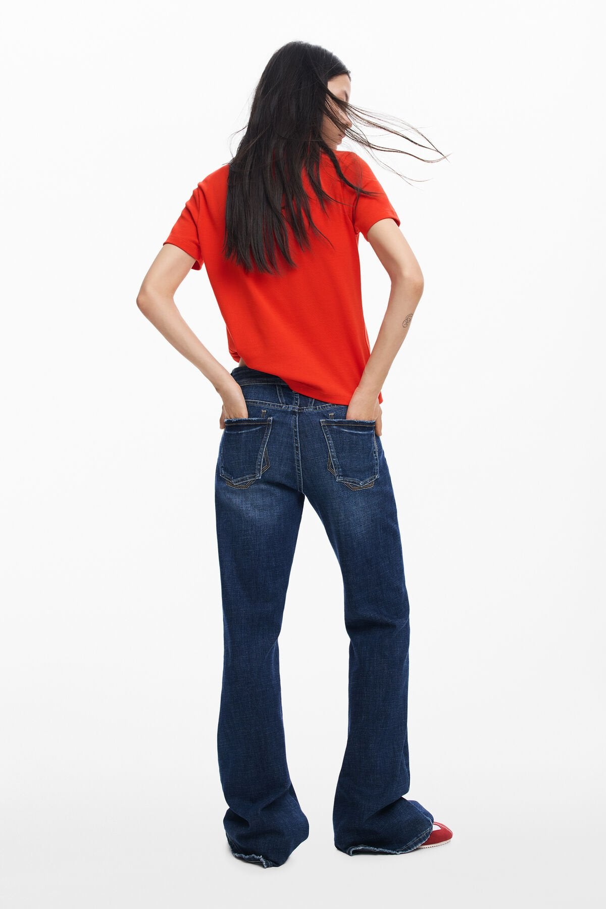 Дамска тениска Women’s t-shirt Desigual
26SWTK07 3005 Red back view