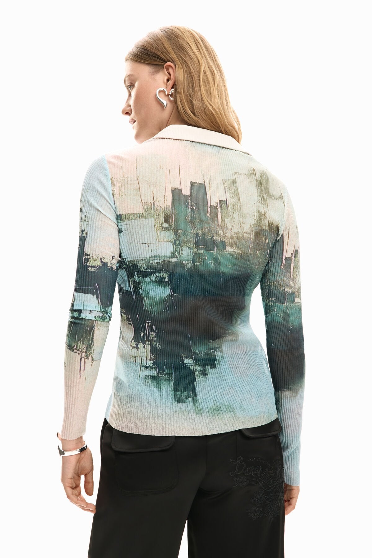 Дамска риза Women’s texture shirt Desigual
26SWTK23 2052 back view