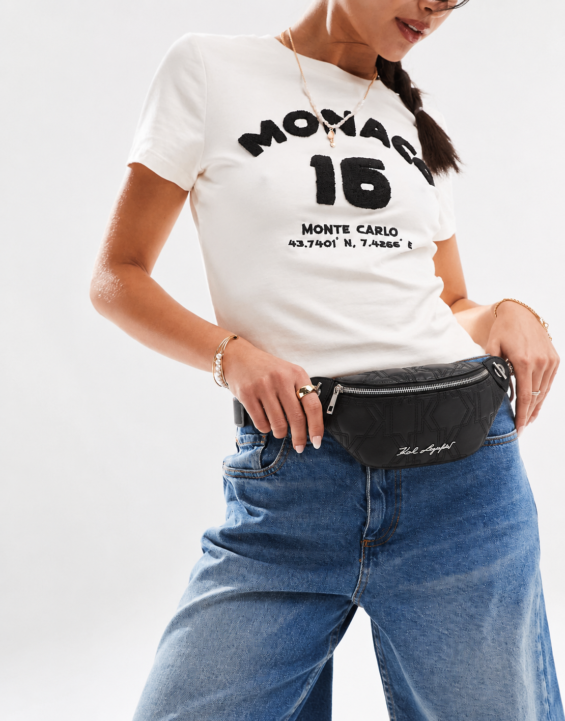 Дамска чанта за кръст Women’s waist bag Karl Lagerfeld K/Kurl ASW30027 999 Black lifestyle view