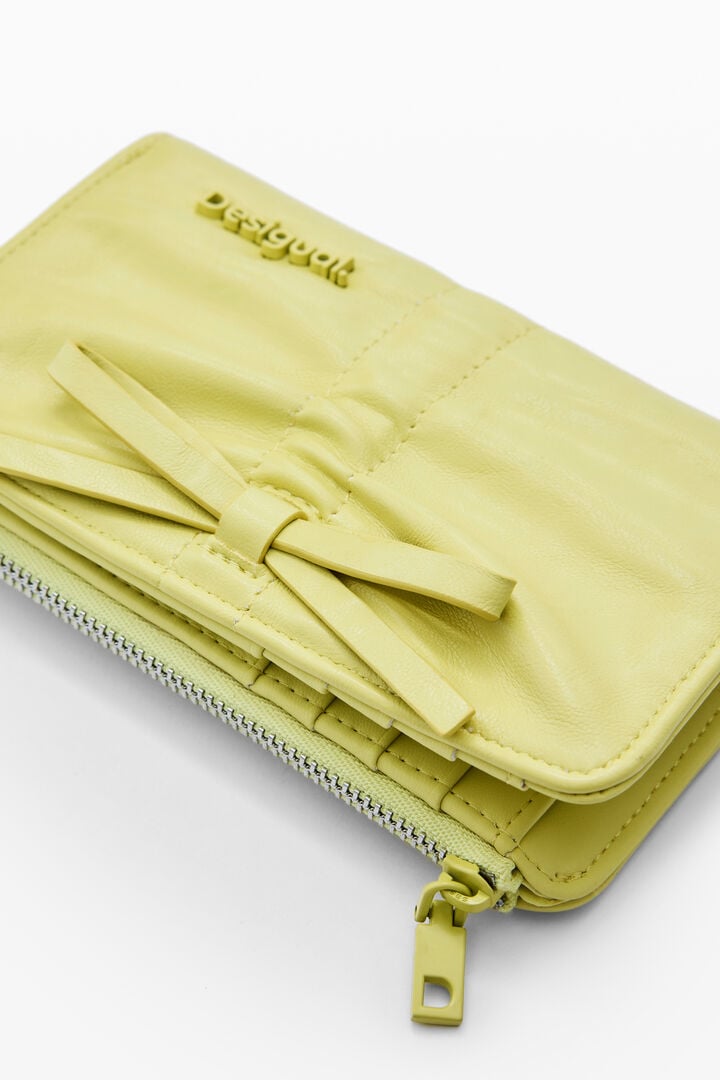 Дамско портмоне Women’s wallet Desigual
26SAYP13 4013 Yellow close up view