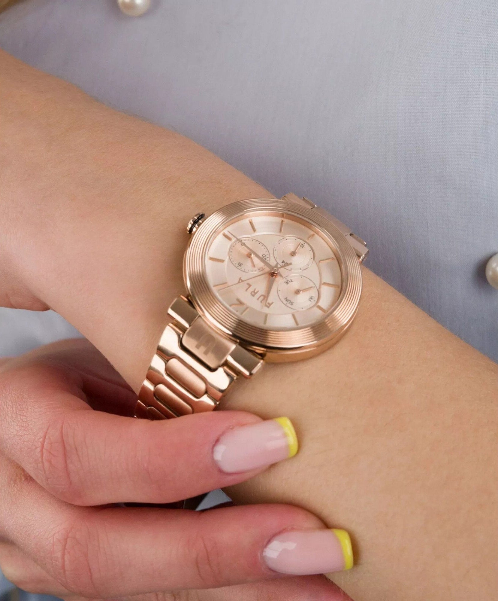 Дамски часовник Women’s watch Furla
WW00011006L3 Rose Gold lifestyle view