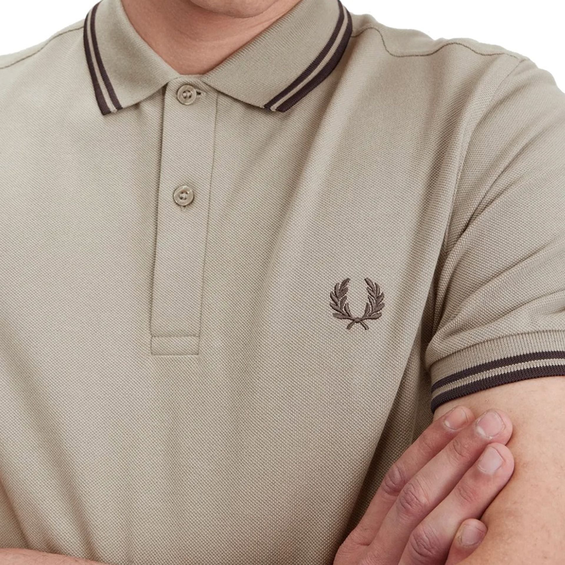 Мъжка поло тениска в бежово Men’s polo shirt Fred Perry M3600 U84 Front zoom view