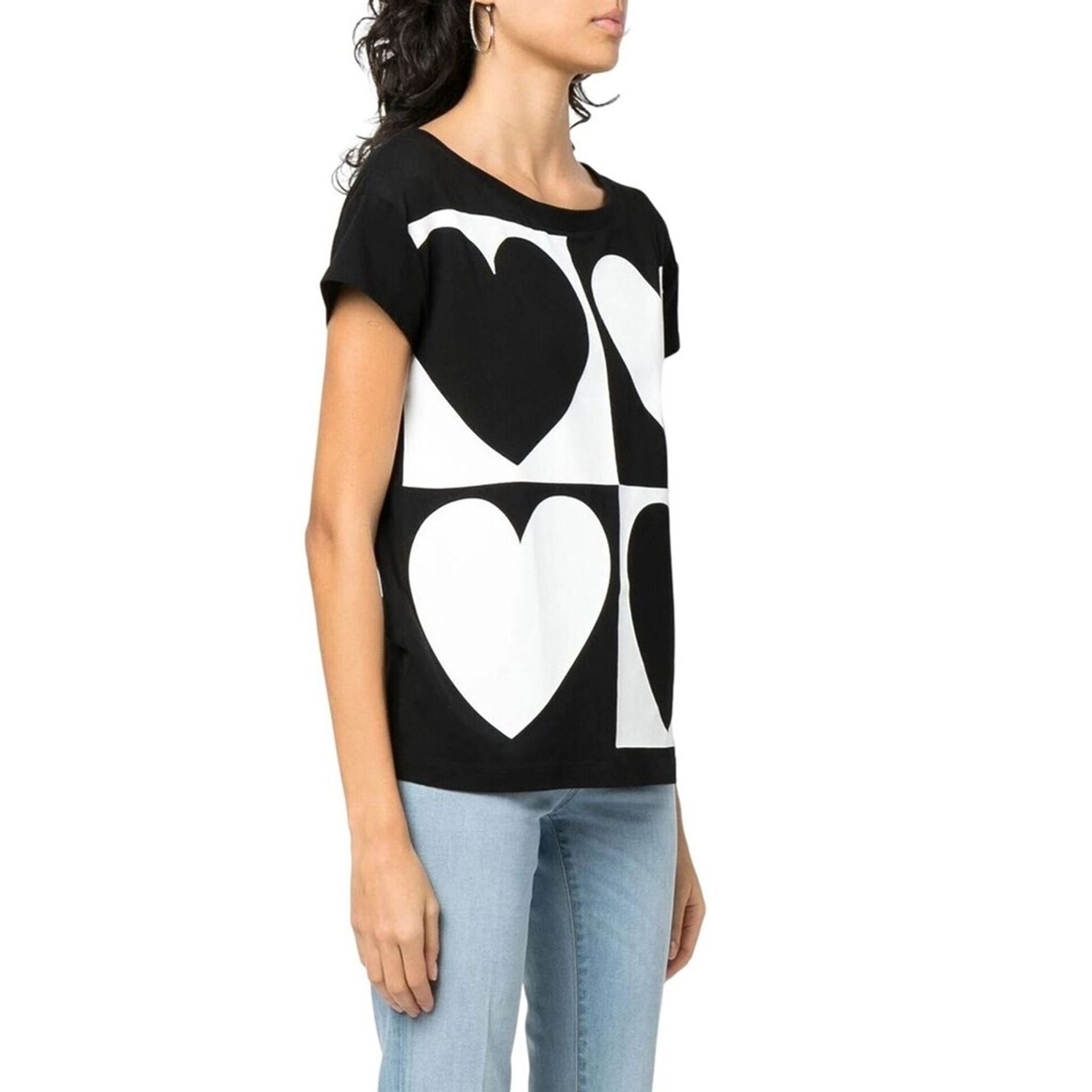 Дамска тениска Women’s t-shirt Moschino
W4F303J E1951 C74 Black and White angled view