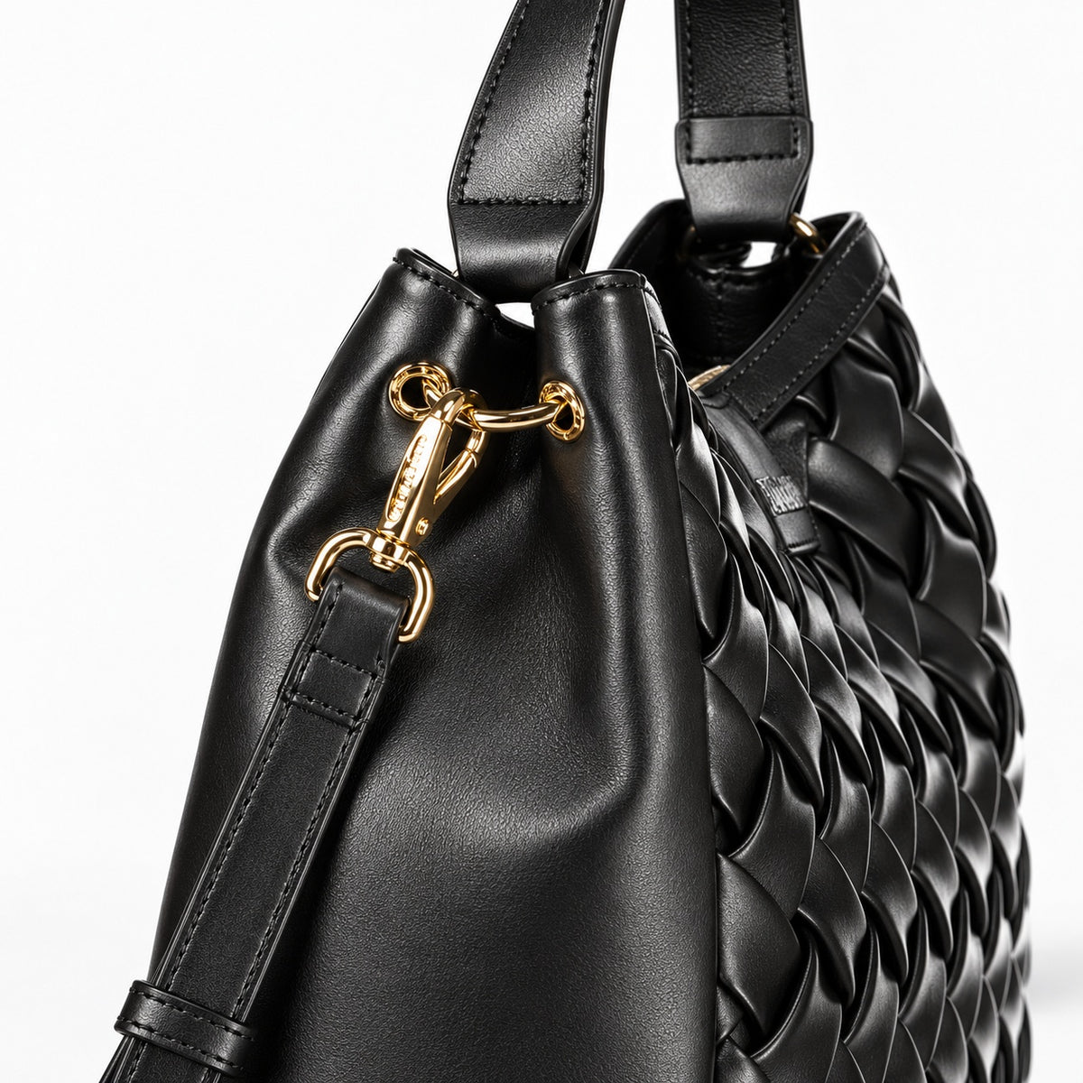 Women's handbag Mario Valentino Ennis VBS9UA07 hardware detail view