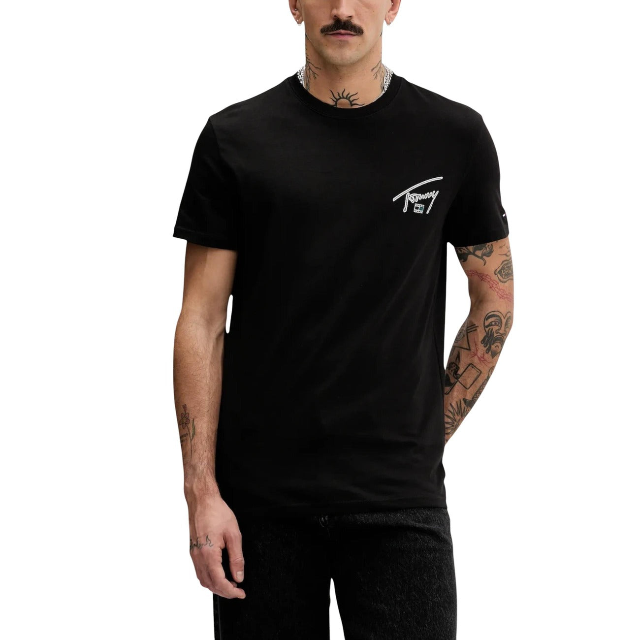 Мъжка черна тениска Tommy Hilfiger Jeans Men T-shirt DM0DM22320 Front View