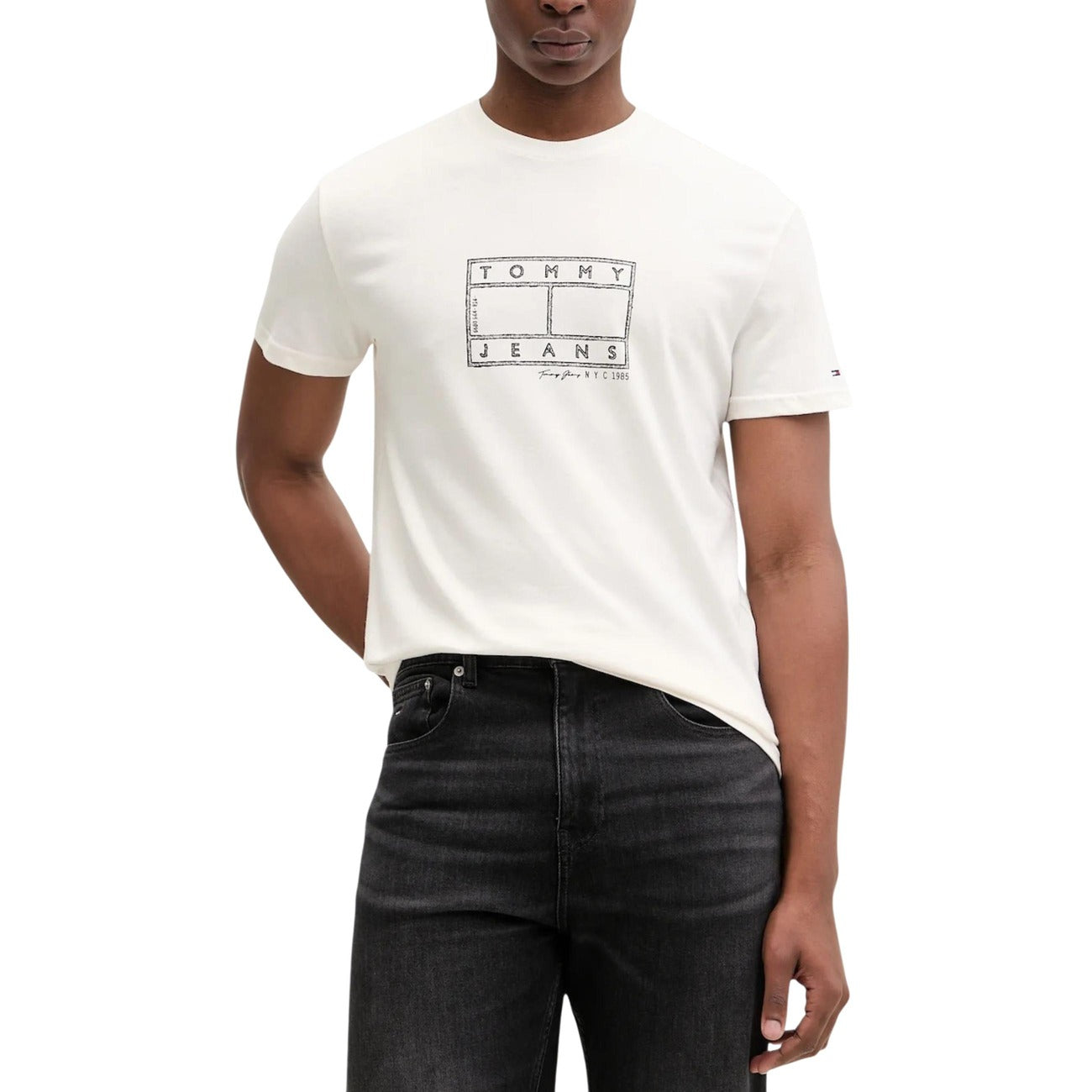 Мъжка бяла тениска Tommy Hilfiger Jeans Men T-shirt DM0DM22317 YBH Front View